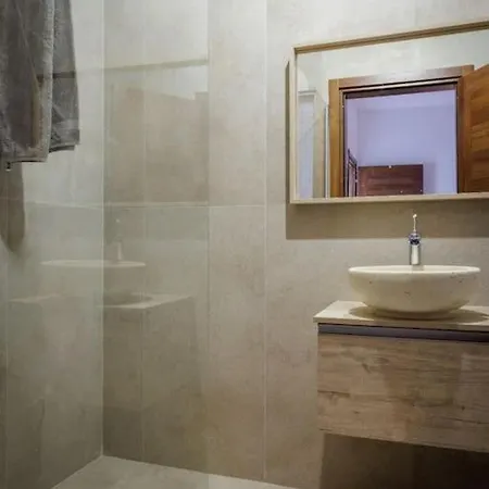 Luxury En-suite Double. Beach-house With Sea Views Mellieha