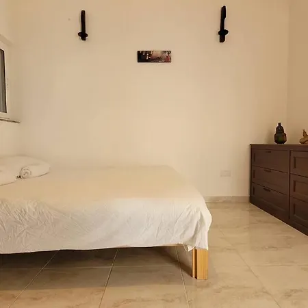Luxury En-suite Double. Beach-house With Sea Views Apartment *