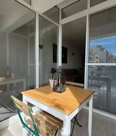 Luxury En-suite Double. Beach-house With Sea Views Apartment *