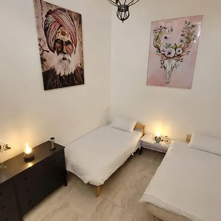 Apartment Luxury En-suite Double. Beach-house With Sea Views *