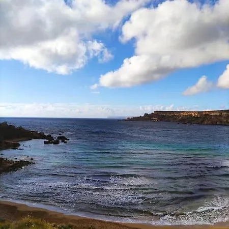 Luxury En-suite Double. Beach-house With Sea Views Apartmán