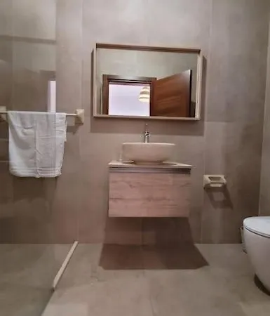 Apartment Luxury En-suite Double. Beach-house With Sea Views *