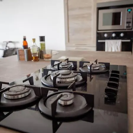 Luxury En-suite Double. Beach-house With Sea Views Apartmán