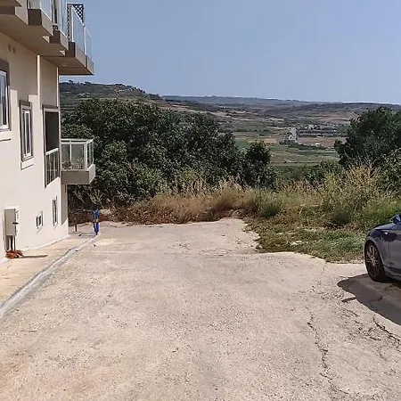 Apartment Luxury En-suite Double. Beach-house With Sea Views