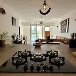 Luxury En-suite Double. Beach-house With Sea Views Appartement
