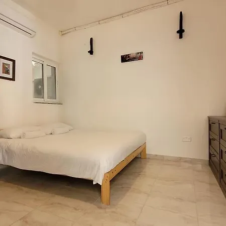 Apartment Luxury En-suite Double. Beach-house With Sea Views