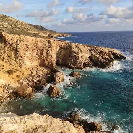 Luxury En-suite Double. Beach-house With Sea Views Apartment