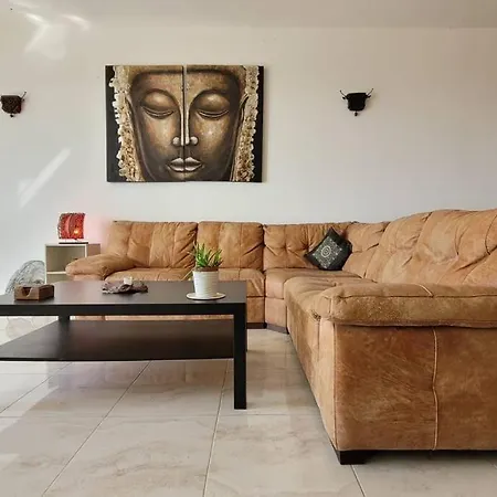 Luxury En-suite Double. Beach-house With Sea Views *