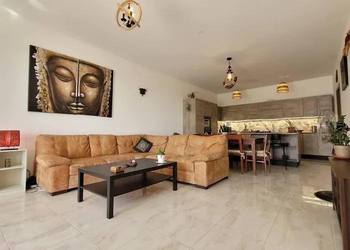 Luxury En-suite Double. Beach-house With Sea Views *