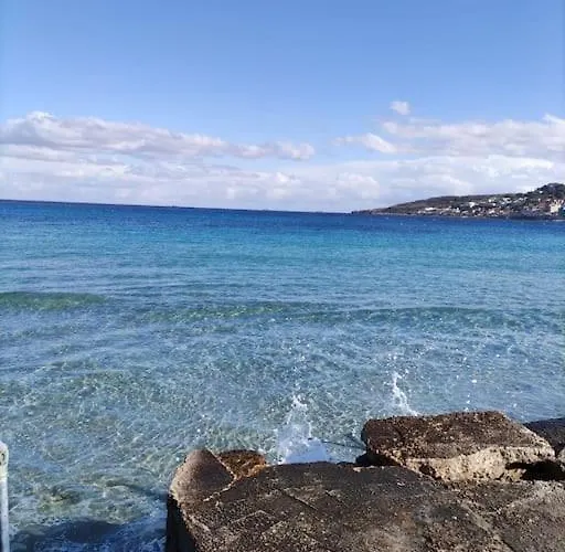 Luxury En-suite Double. Beach-house With Sea Views